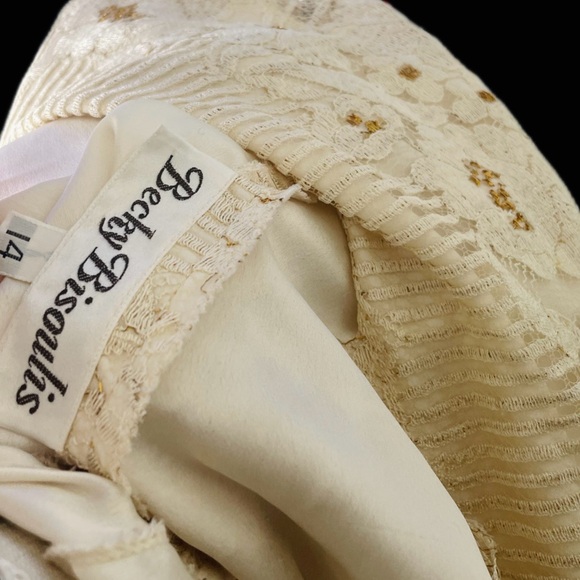 ISABELLE GERHART HOUSTON | 14 | BECKY BISOULIS Ivory Gold Lace Vtg Wedding Dress - Picture 13 of 16
